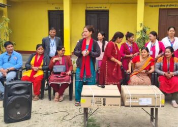 निजगढ महिला साकोस स्थापना दिवसको अवसरमा विद्यालयलाई पङ्खा वितरण