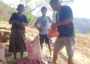 नेपाली कांग्रेस निजगढ-१३ वडा कमिटीद्वारा अग्नि पिडितलाई खाध्यन्न सहयोग