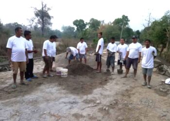 स्थानीय युवा थिङ्गद्वारा नयाँ वर्षको उपहार स्वरुप श्रमिक पोशक