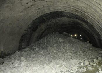 निजगढ/काठमाडौ जोड्ने द्रुतमार्गको धेद्रे सुरुङमार्ग छिचोलियो