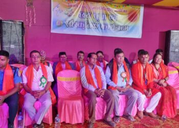 छठ पर्व अस्ताउँदो सूर्यलाई दिदै श्रद्धालु