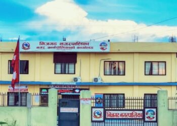 निजगढको सहिद चोक र बजार क्षेत्रमा ठेलागाडा फुटपाथ पसल हटाउने