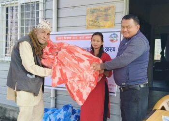 निजगढ-१२ नं. वडा कार्यालयद्वारा ज्येष्ठ नागरिकलाई सिरक र थर्मस वितरण    