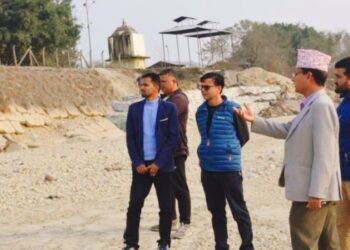 सडक डिभिजन हेटौडाका इन्जिनियर टोलीले निजगढको बकैया नदीको अनुगमन