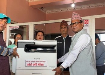 आगजनीबाट ध्वस्त वडा कार्यालय पुनःसञ्चालनमा ल्याउन, पूर्व मेयर खनालद्वारा फोटोकपी मेसिन सहयोग